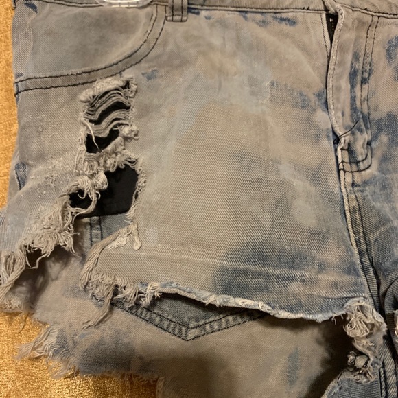 Free people super distressed shorts - Picture 3 of 4